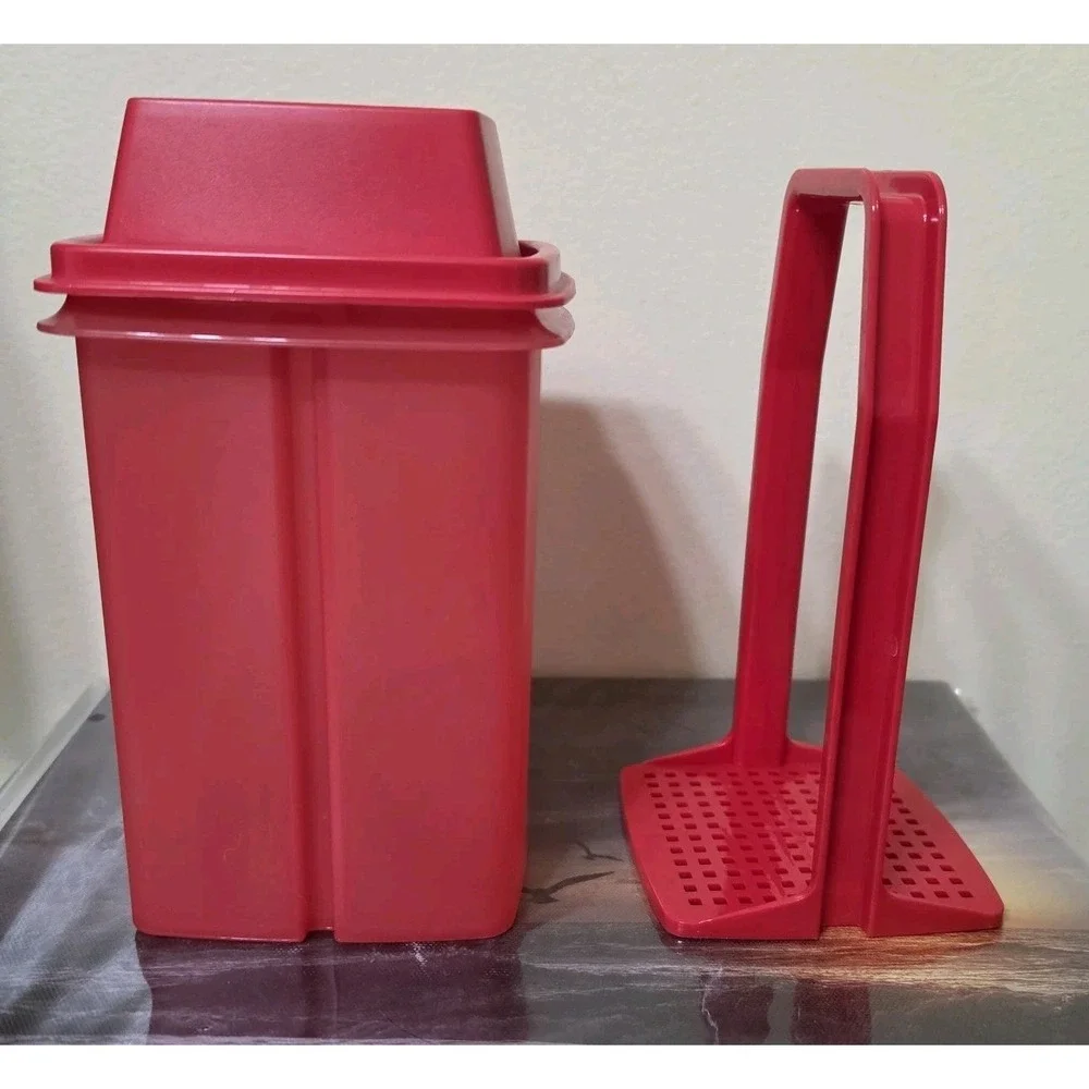 Tupperware‎ Red 1330.11 Pick A Deli 3 Piece Pickle Olive Keeper Container